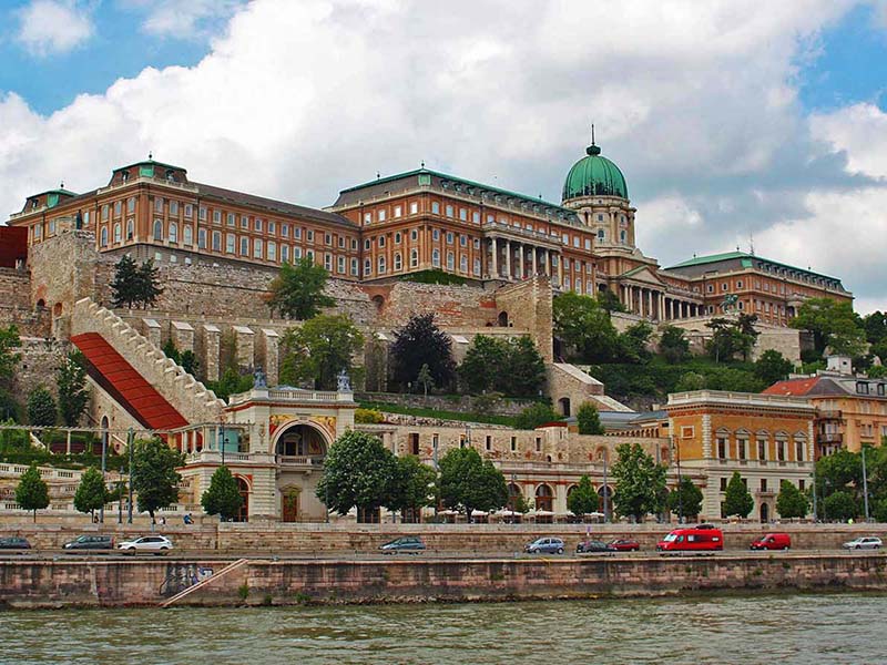 Hungria - Budapest - terraplen del Danubio